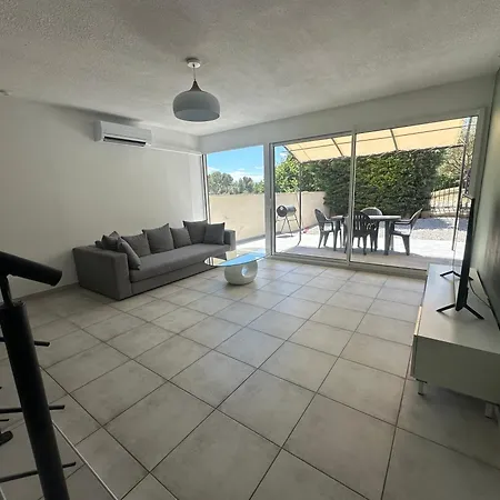 Vakantiehuis Moderne, Climatise Et Barbecue Prive *
